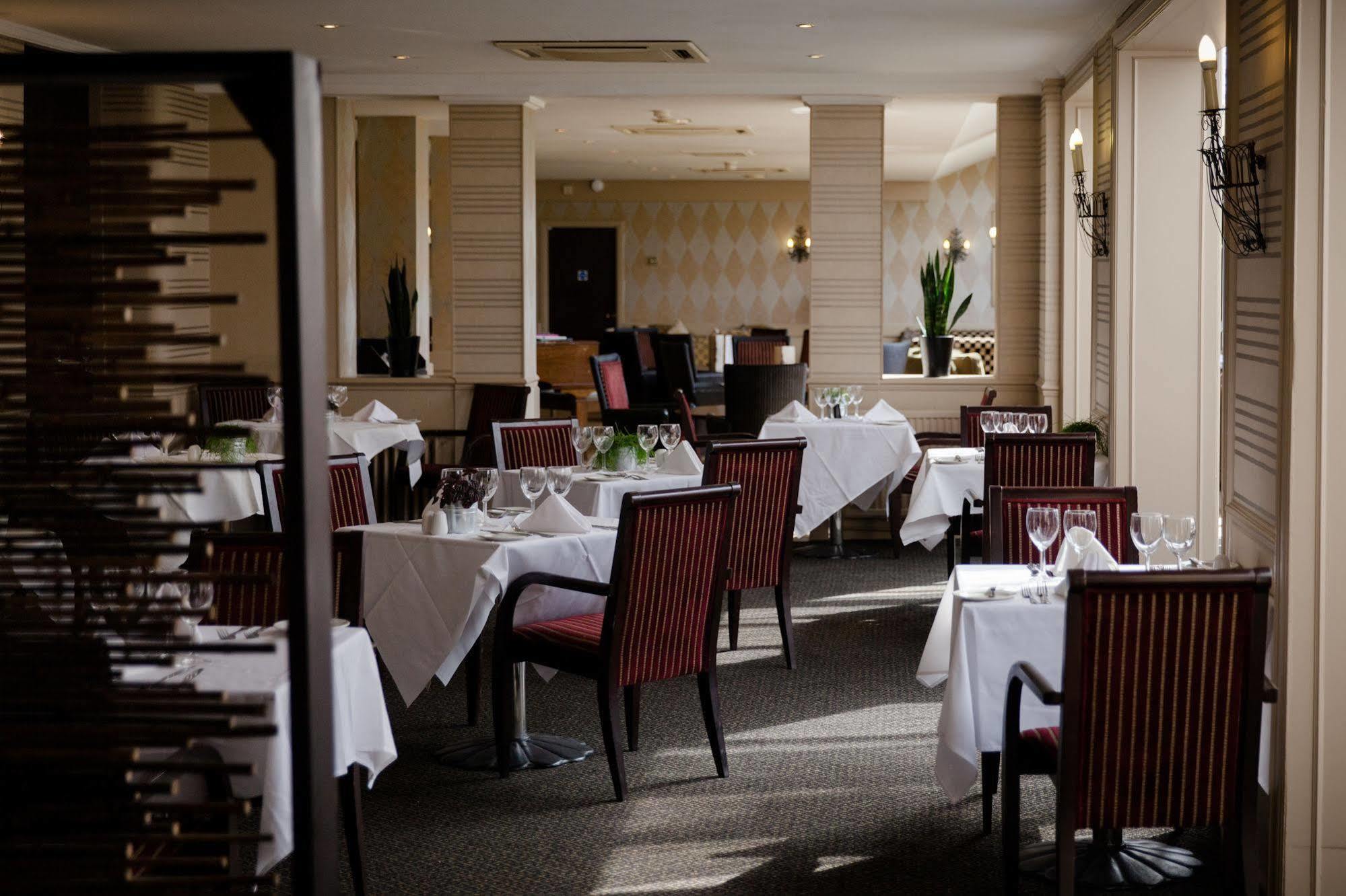 Brook Mollington Banastre & Hotel